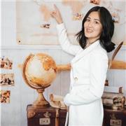 offro lezioni in lingua e faccio traduzioni scritte/orali in 5 lingue